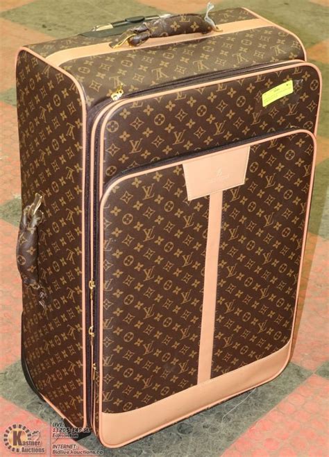 suitcase louis vuitton fake